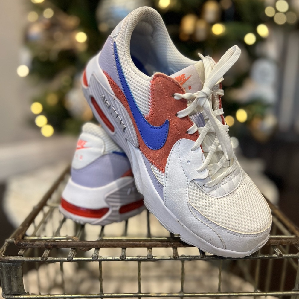 Nike Air Max 90 tennis shoes